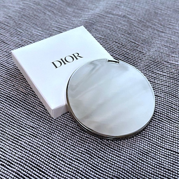 Rare Beautiful Classic HD Dior Silver Double-Sided Magnetic Compact Mirror NWB - Picture 2 of 8